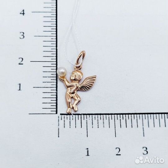 Золотая подвеска с камнем