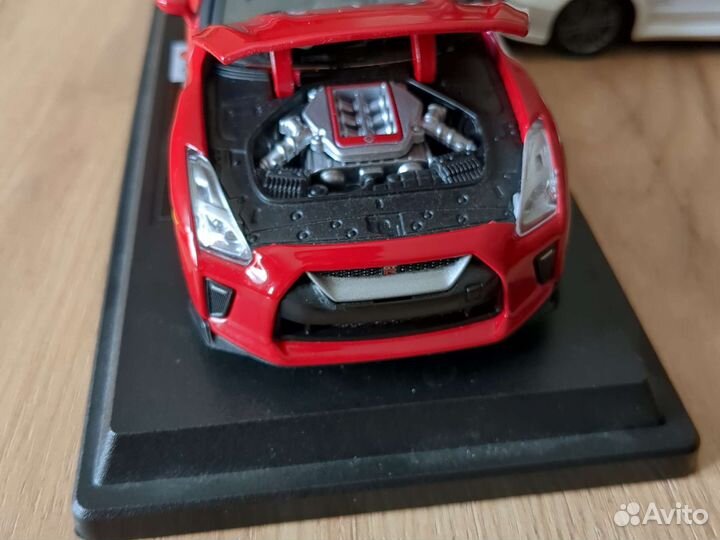 Масштабная модель автомобиля Nissan GT-R 1:24