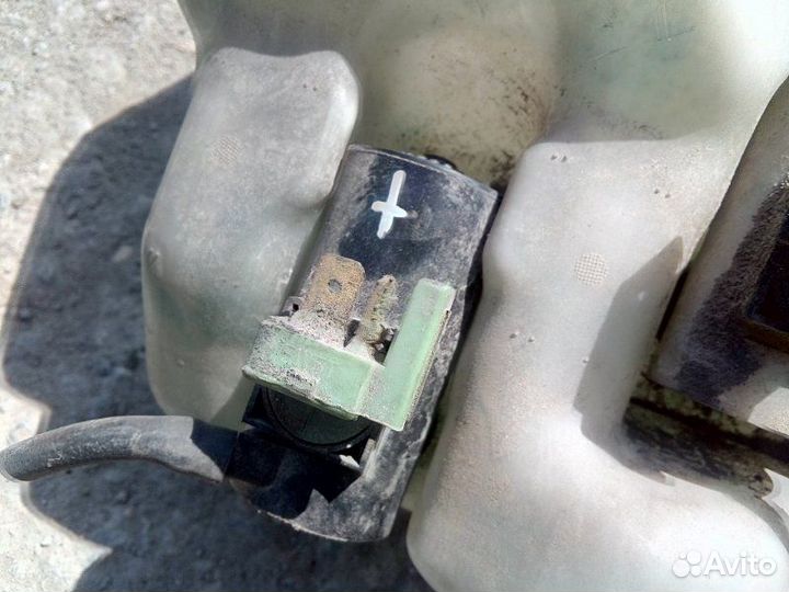 Бачок омывателя Subaru Forester SG5 EJ205 2003