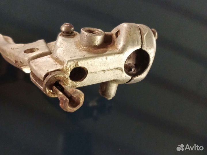 Кронштейн переднего тормоза планета 5-01