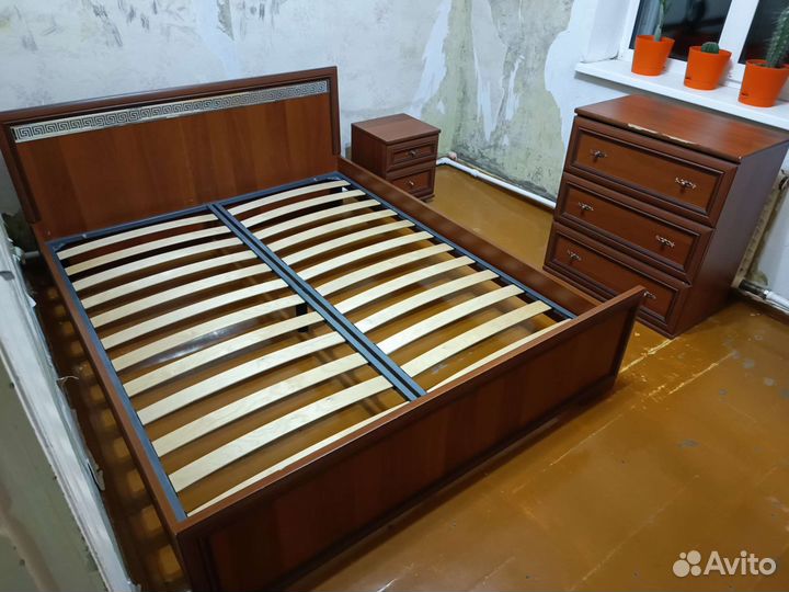 Спальный гарнитур