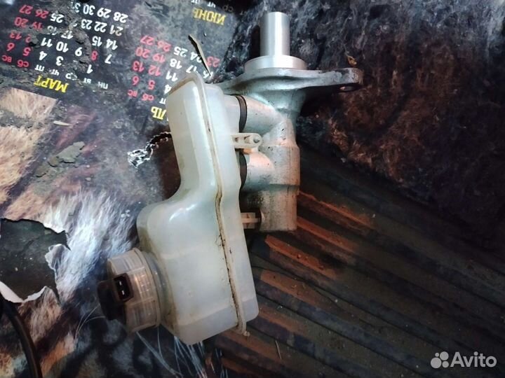 Бачок тормозного цилиндра на datsun