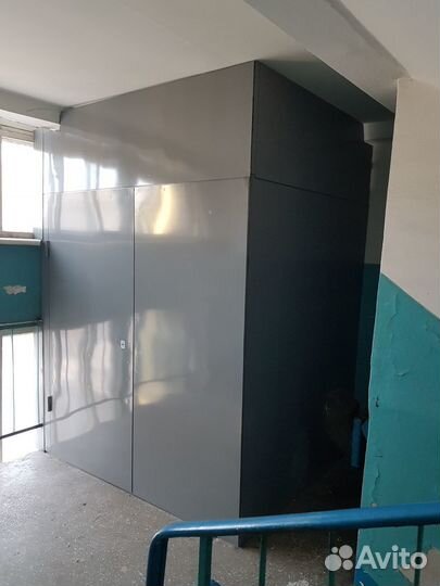 Тамбурная дверь/Кладовая в подъезде