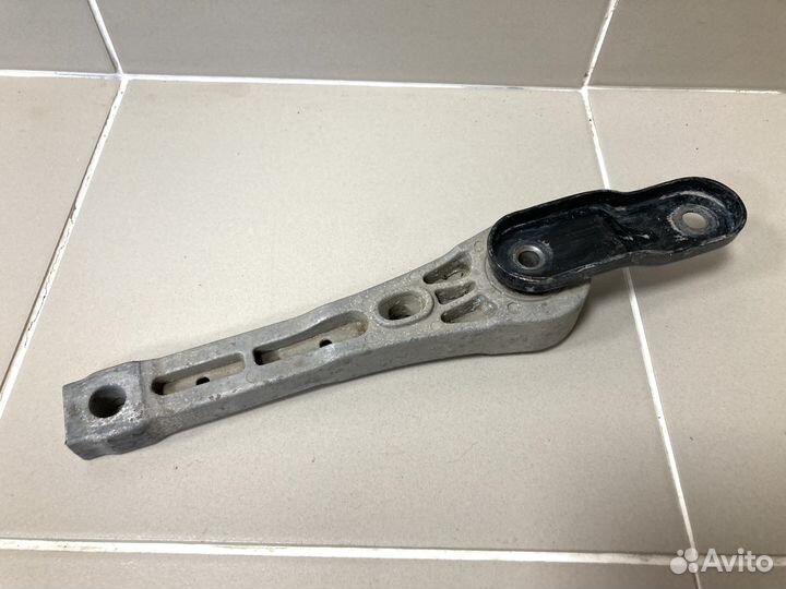 Подушка / опора двигателя задняя VW Passat B6