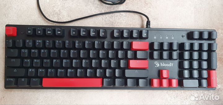 Игровая клавиатура и мышь в подарок