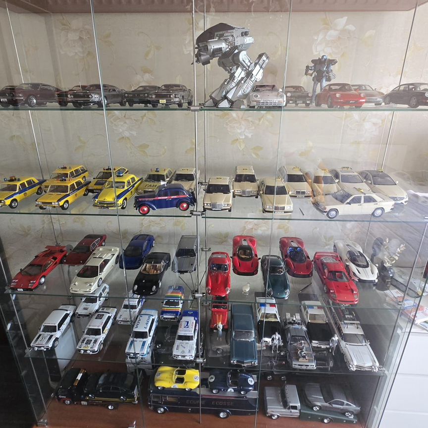 LAMBORGHINI DIABLO(1990)1/18/ブラーゴ форд 3 седан - Купить модели в Москве с доставкой