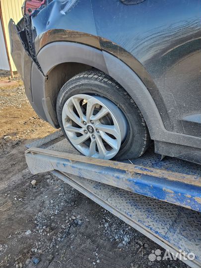 Hyundai Tucson 2017 на (битый)