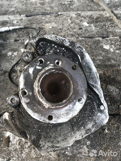 Кулак поворотный передний правый BMW M5