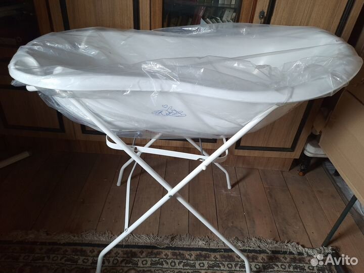 Детская ванночка для купания с подставкой