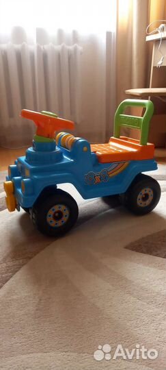 Детская машинка каталка с ручкой