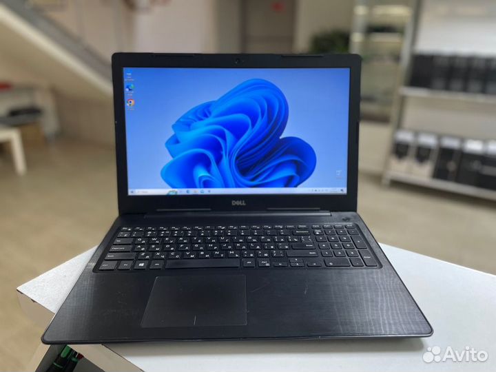 Ноутбук Dell i3-6006U/8/SSD 256