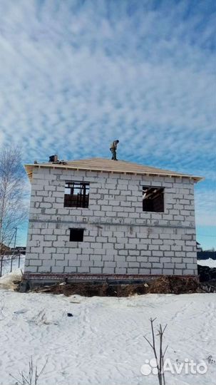 Бригада строителей