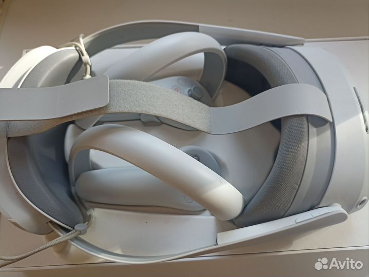Шлем виртуальной реальности pico 4