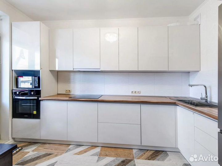 Угловая кухня белая на заказ