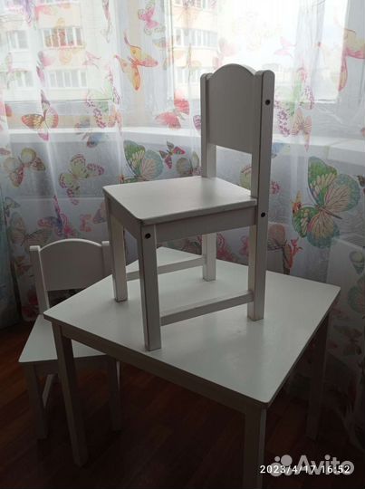 Столик и 2 стула детских. IKEA