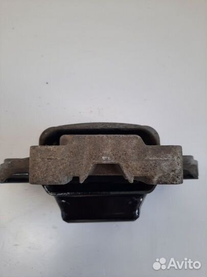 Опора крепления двигателя. левая Skoda Octavia BSE