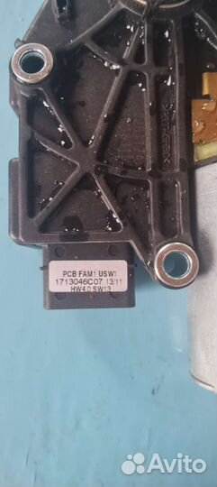 Моторчик панорамной крыши Пежо 3008