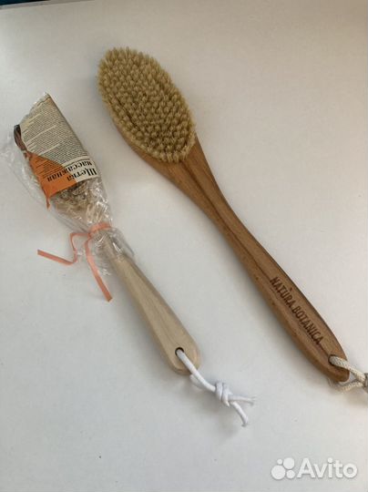 Антицеллюлитная щетка для сухого массажа дерево