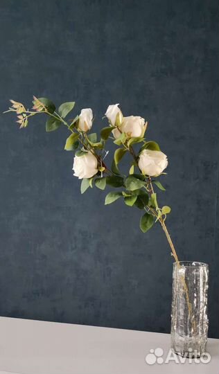 Розы декоративные на ветке