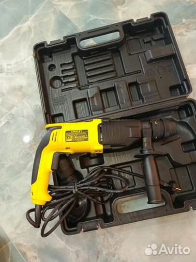 Перфоратор Stanley SHR264K, Makita HR2470, M8701