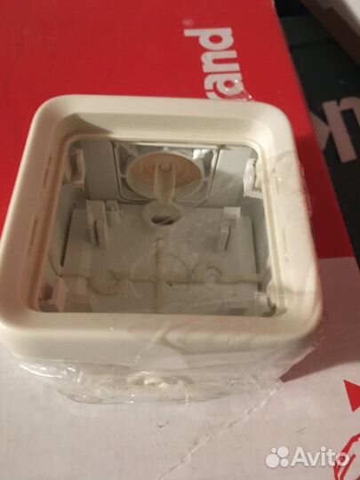 Розетка Quintela, Legrand 69689, 69580