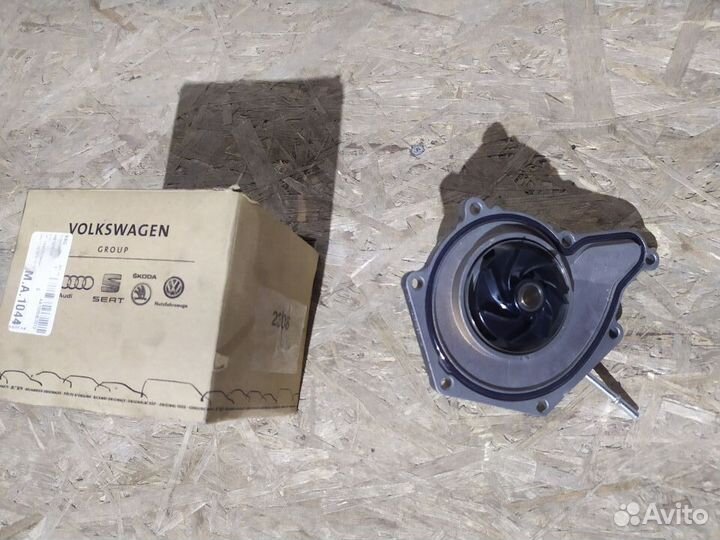 Насос водяной (помпа) audi A6 C7,4G 2011