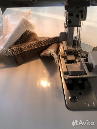 Pfaff coverlock 4852