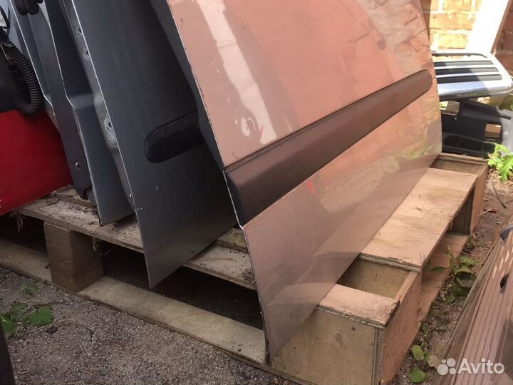 Дверь правая на мерседес Вито w639