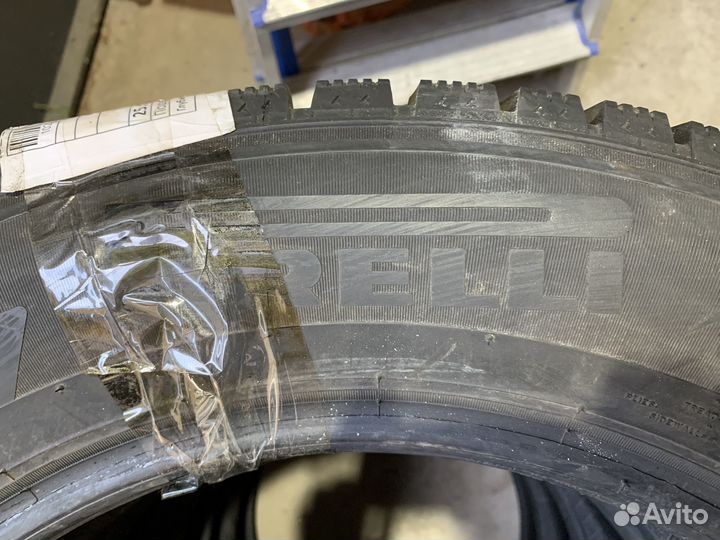Pirelli Ice Zero 215/65 R17 103T