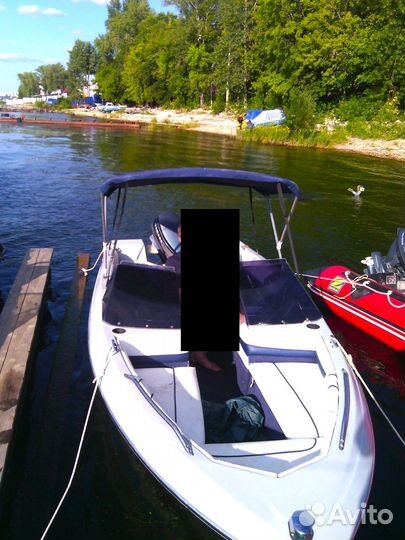 Катер bayliner с мотором прицепом и тентом