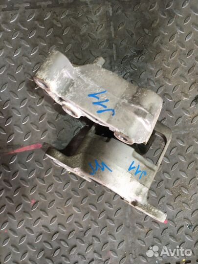 Опора двигателя передняя (Nissan Qashqai)