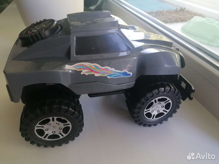Машинка внедорожник