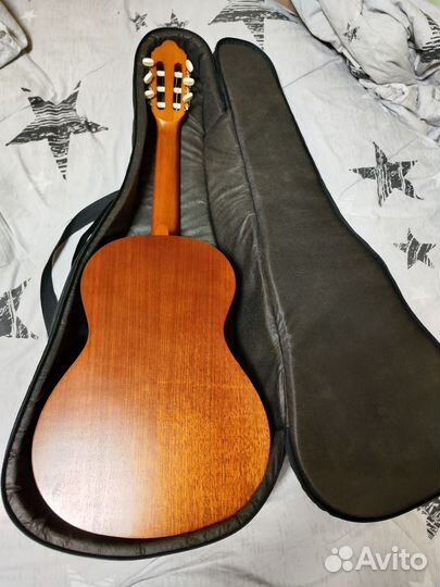 Классическая гитара с чехлом и тюнером
