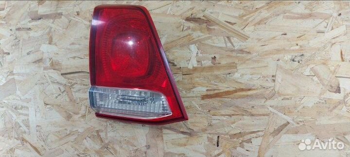 Фонарь внутренний задний левый Toyota Land Cruiser