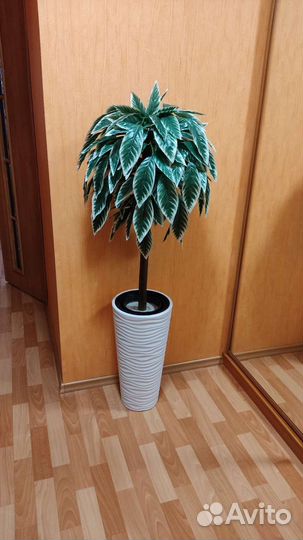 Искусственные деревья, искусственные цветы, зелень