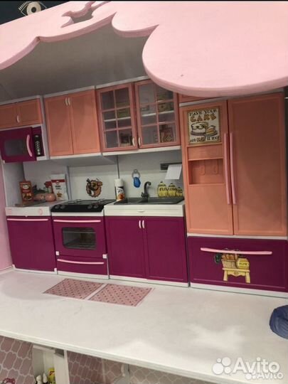 Кукольный домик с мебелью