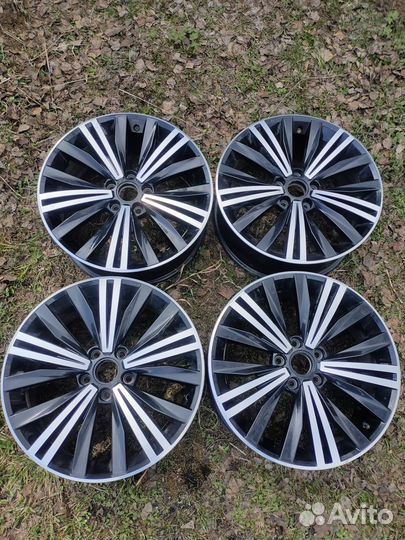 Оригинальные диски Volkswagen Tiguan R18 комплект