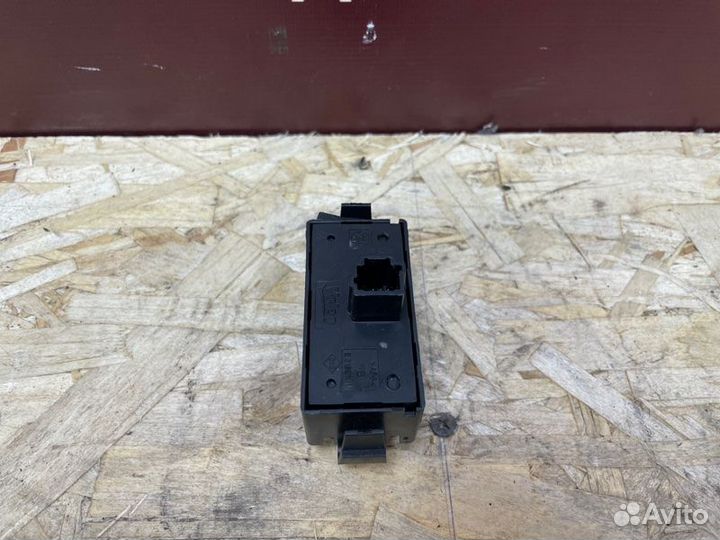 Кнопка аварийной сигнализации Renault Logan