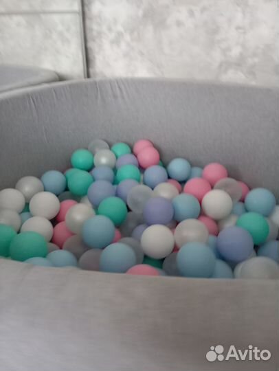Сухой бассейн с шариками