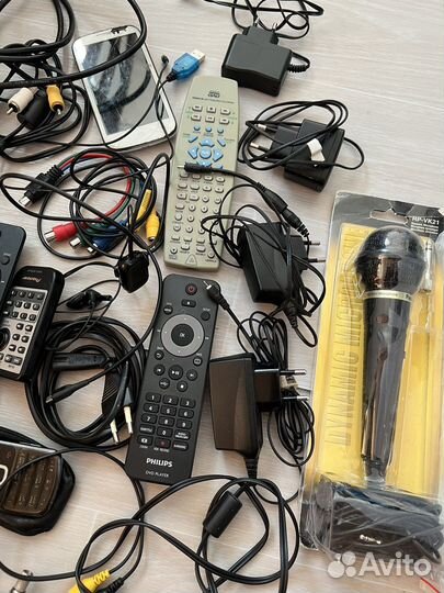 Зарядные устройства, телефоны и прочее