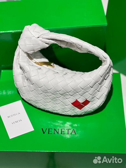 Белая кожаная сумка Bottega Venetia Jodie