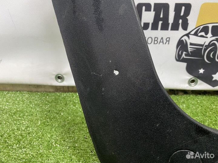 Обшивка двери багажника Audi A8