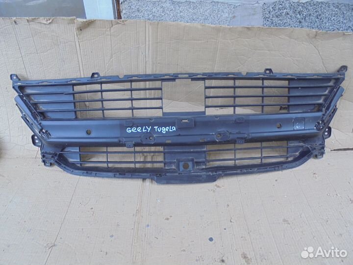 Решетка переднего бампера Geely Tugella