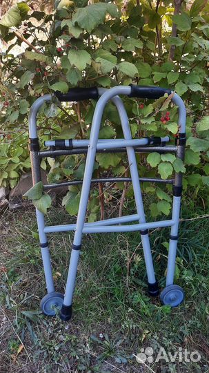 Ходунки универсальные складные на колесах