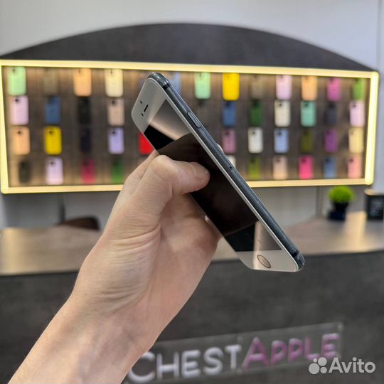 iPhone 8, 64 ГБ