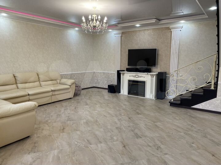 Дом 180 м² на участке 8 сот.