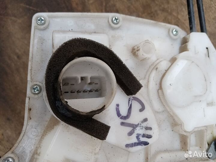 Замок передн/левый на Сузуки SX4/2009 год