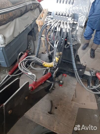 Навесная Экскаваторно - бурильная установка