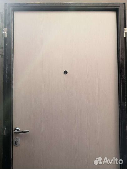 Дверь входная металлическая