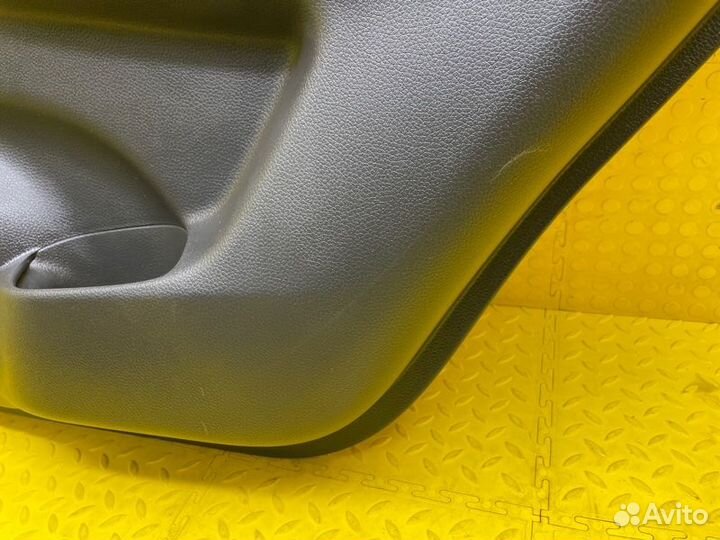 Б/У Обшивка двери - в хорошем состоянииn